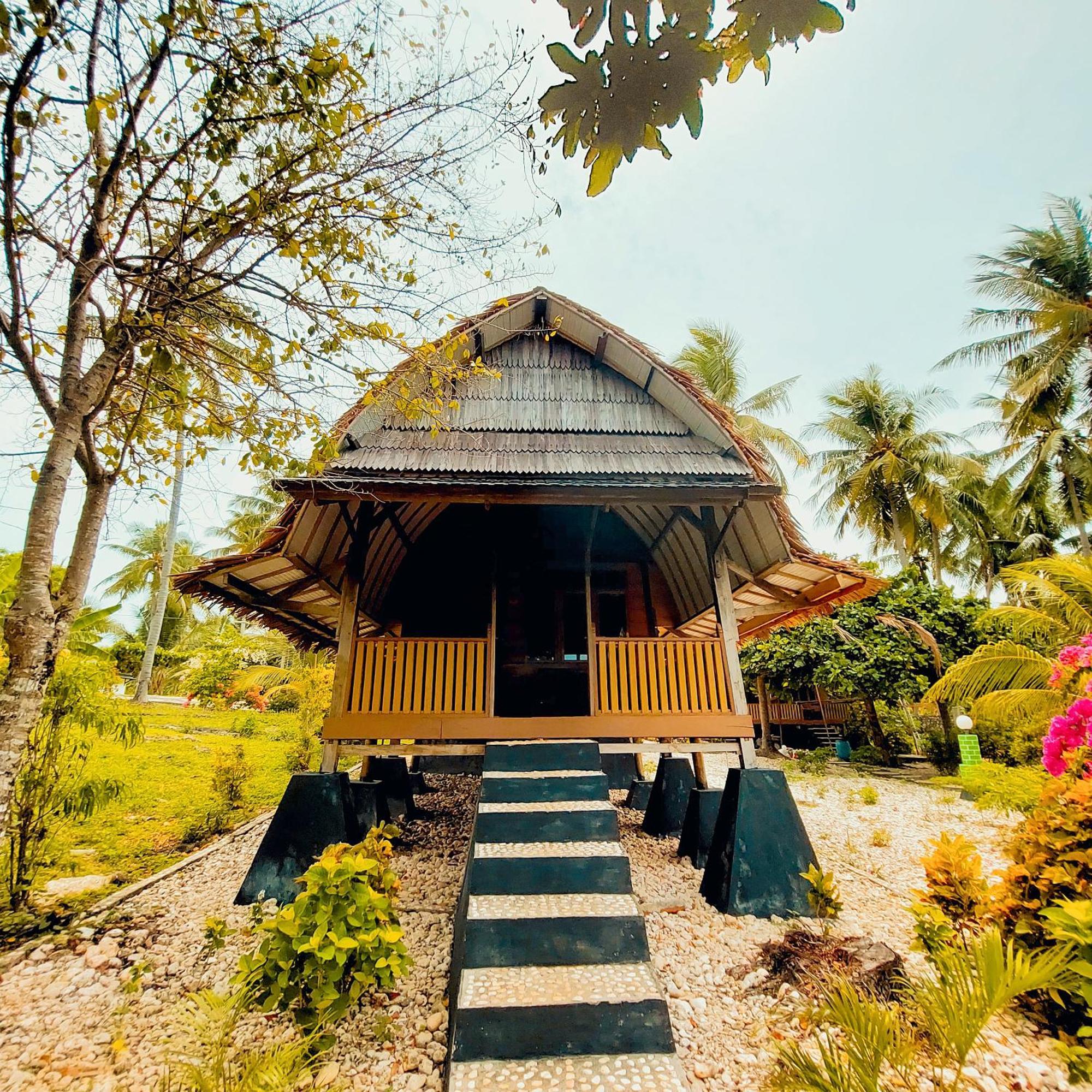 Sunari Beach Resort 2 Padang (Selayar) Exterior foto