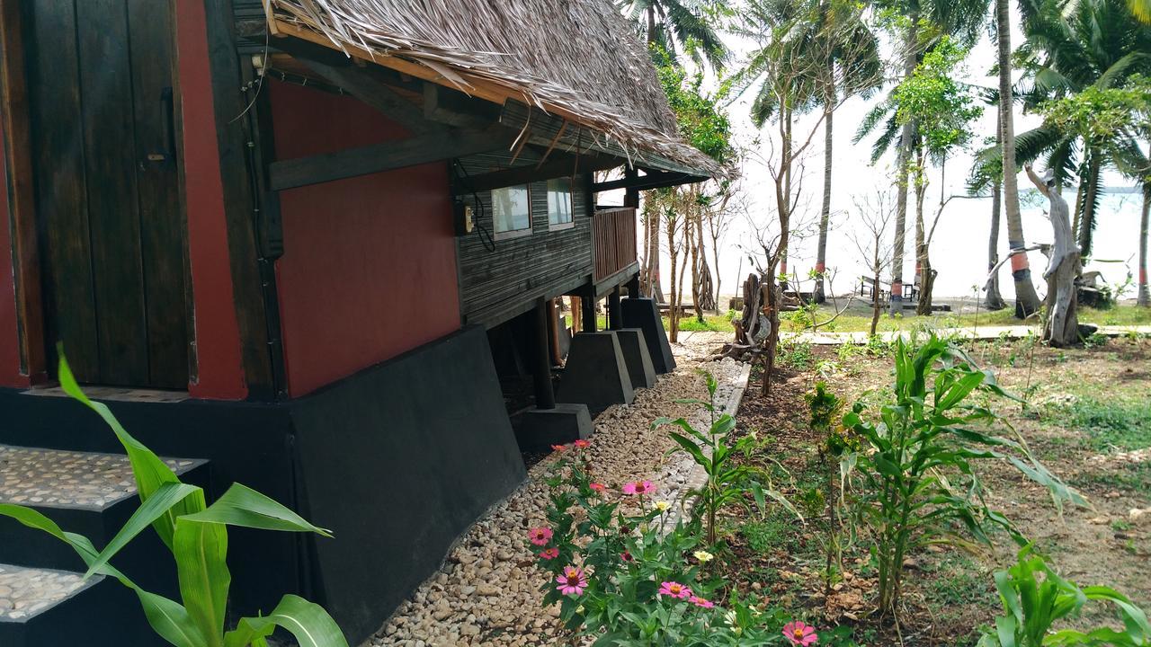 Sunari Beach Resort 2 Padang (Selayar) Exterior foto