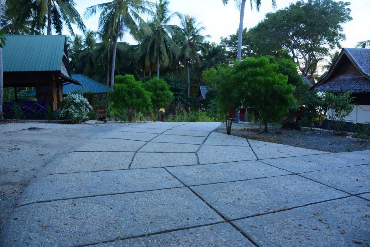 Sunari Beach Resort 2 Padang (Selayar) Exterior foto